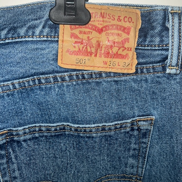 Like New Levi’s 501 Jeans 36x32 - Picture 4 of 7